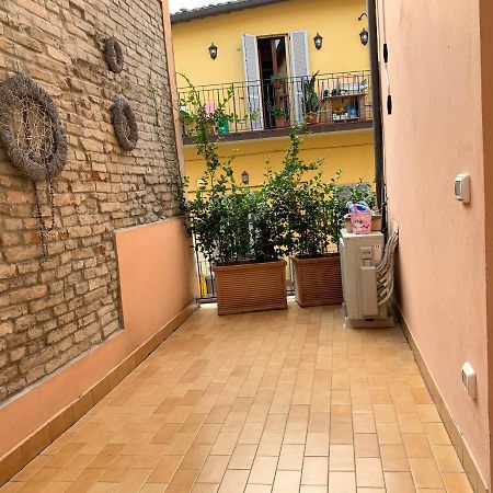 Elegante appartamento in centro a cesena Exterior foto